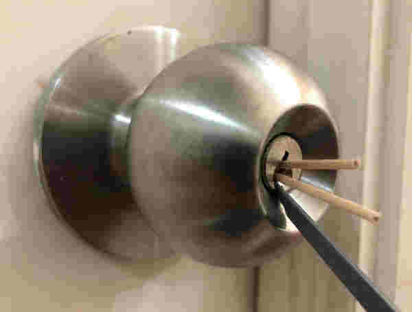 破壞門鎖方法